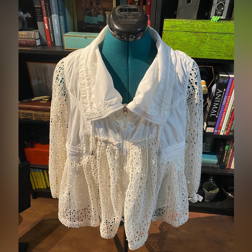 Very unique lace zip up jacket with a convertible type neck